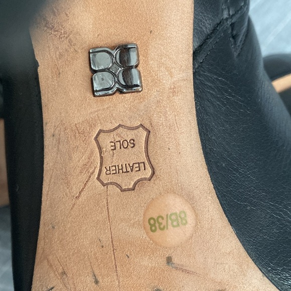 BCBG BCBGMAXAZRIA Black LEATHER BOOTS Size 8B/38 - Picture 9 of 9